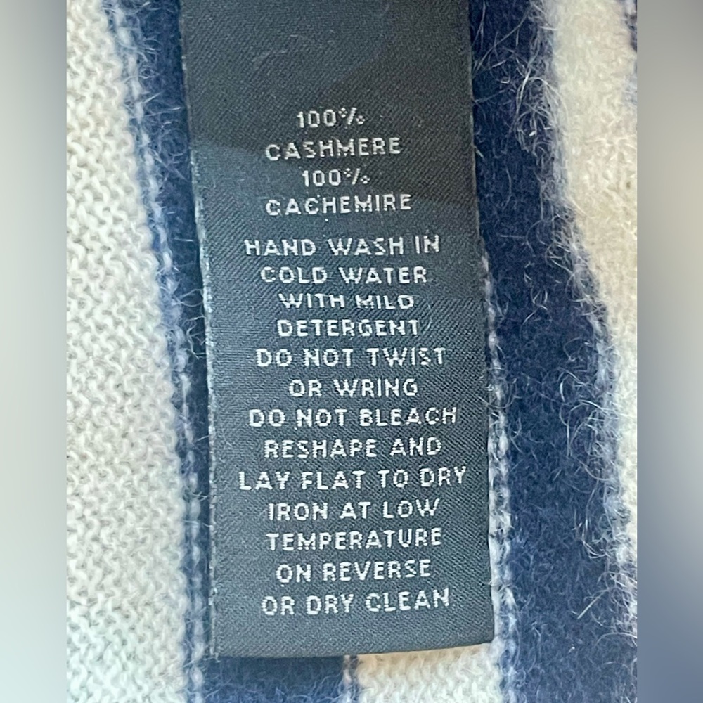 Saks Fifth Avenue 100% Cashmere sweater, contrasting navy/light blue stripes, M - Picture 9 of 10